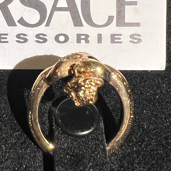 Versace Ring 5 1/2 - Rare, Authentic and in Great Condition - Picture 5 of 7